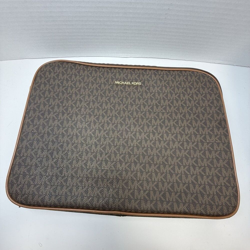 Michael Kors Jet Set Logo 13 Inch Laptop Zip Sleeve Case - Picture 2 of 9